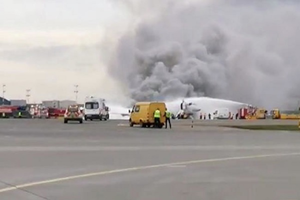 Шереметьево закрыли из-за горящего самолёта