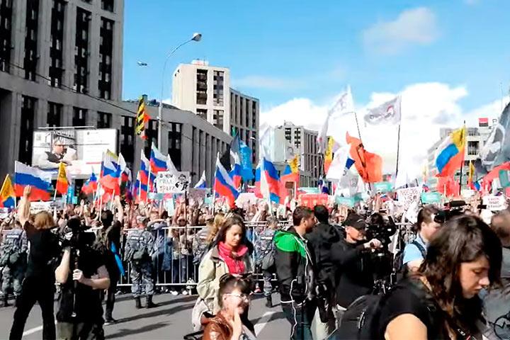 На митинге за допуск независимых кандидатов к выборам в Мосгордуму прошли задержания