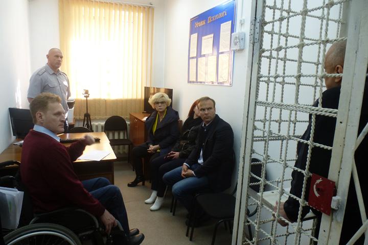 Депутаты Хакасии побеседовали с обвиняемыми в СИЗО