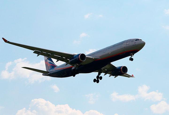 Самолет "Аэрофлота", летевший из Москвы в Анапу, экстренно сел в Ростове из-за смерти второго пилота