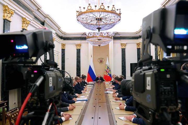 Перед «Большим транзитом» Кремль распаковывает заначку из триллионов