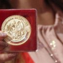 В Госдуме решили поднять престиж золотой школьной медали