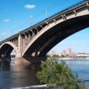Мужчина упал с Коммунального моста и бесследно исчез